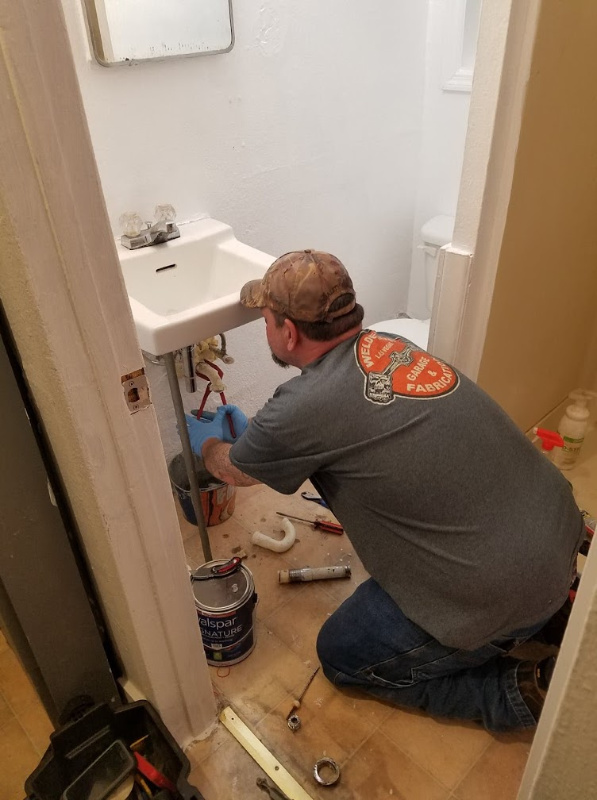 Sean fixing sink